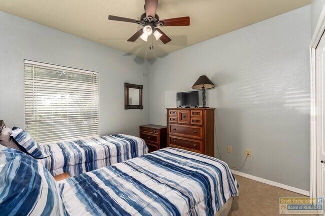 Building Photo - 1 Torrey Pines Dr