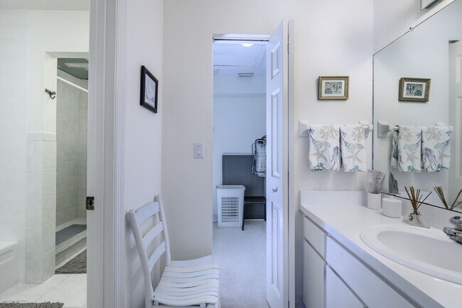 Building Photo - 1477 Park Beach Cir