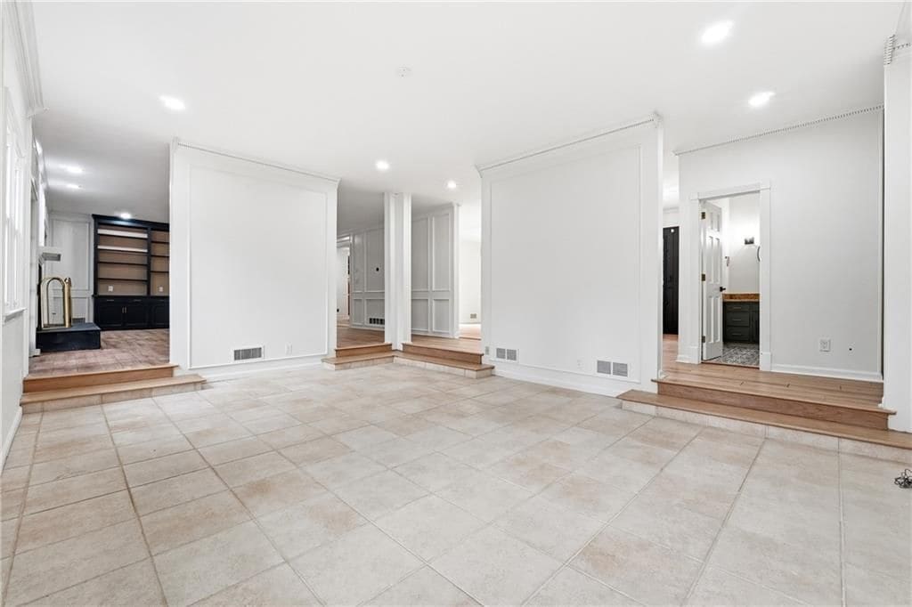 Building Photo - 125 River Park Dr