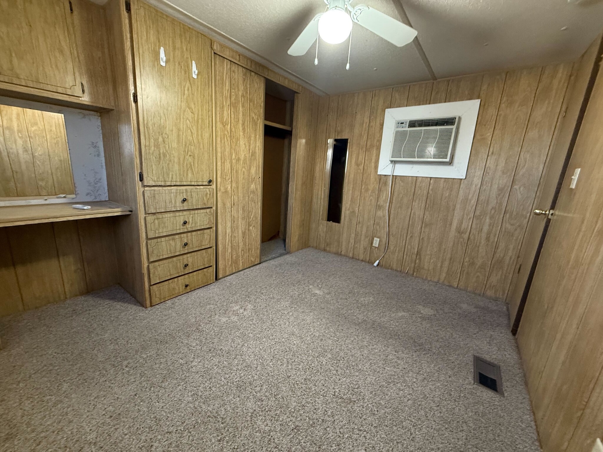 Building Photo - 3601 E Wyoming Ave