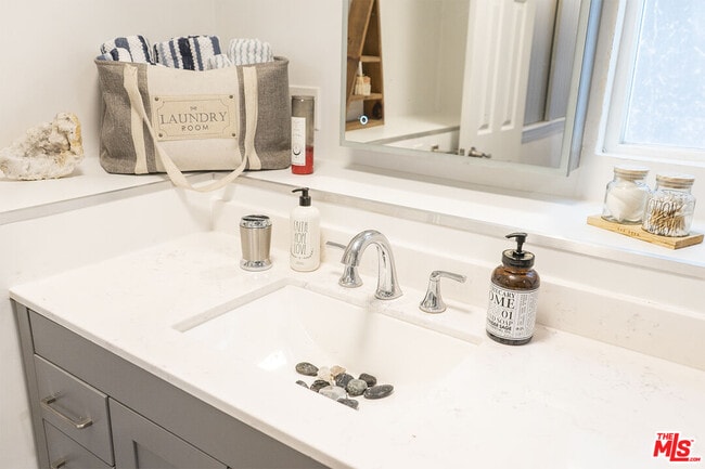 Building Photo - 348 Laveta Terrace