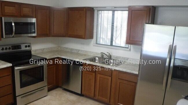 Building Photo - 1550 N 4th Ave