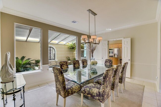 Building Photo - 4545 Golf Vista Dr
