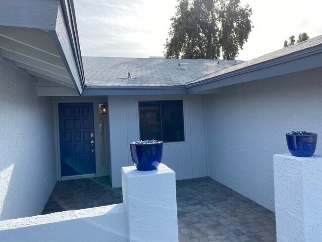 Building Photo - 4007 W Rue De Lamour Ave