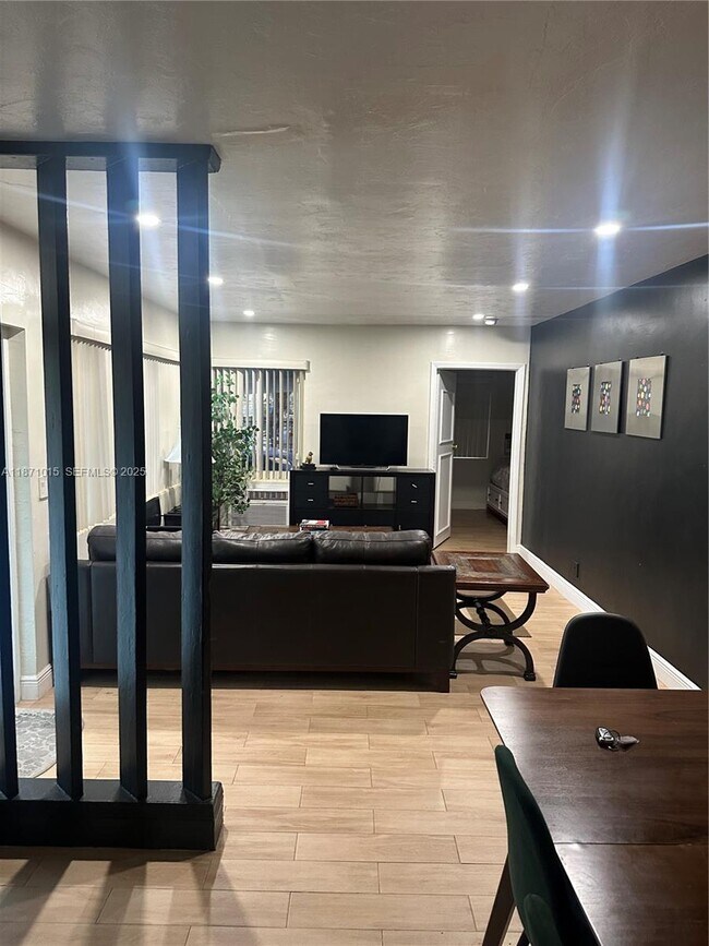 Building Photo - 13035 NE 7th Ave