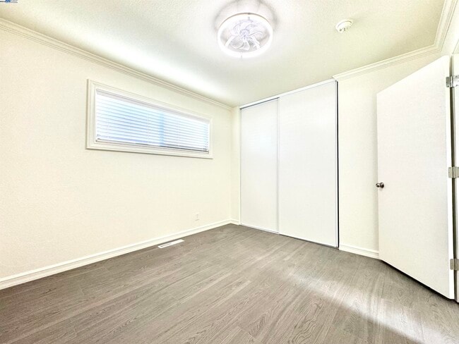 Building Photo - 15560 Calgary St