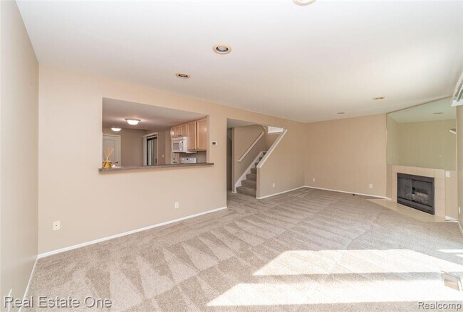 Building Photo - 5652 Drake Hollow Dr E