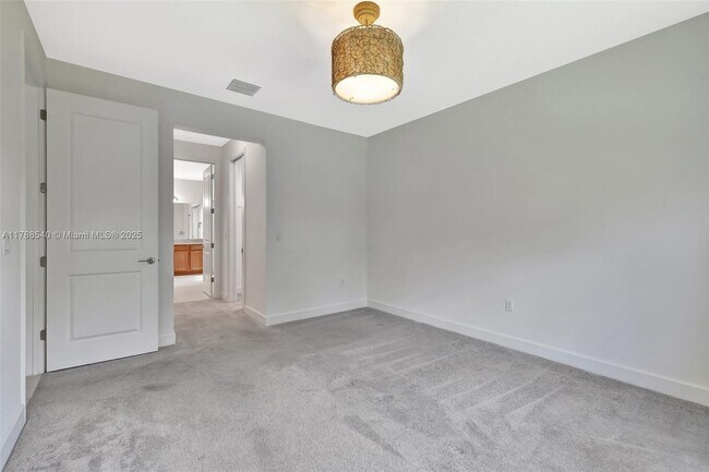 Building Photo - 12756 SW Clear Water Way