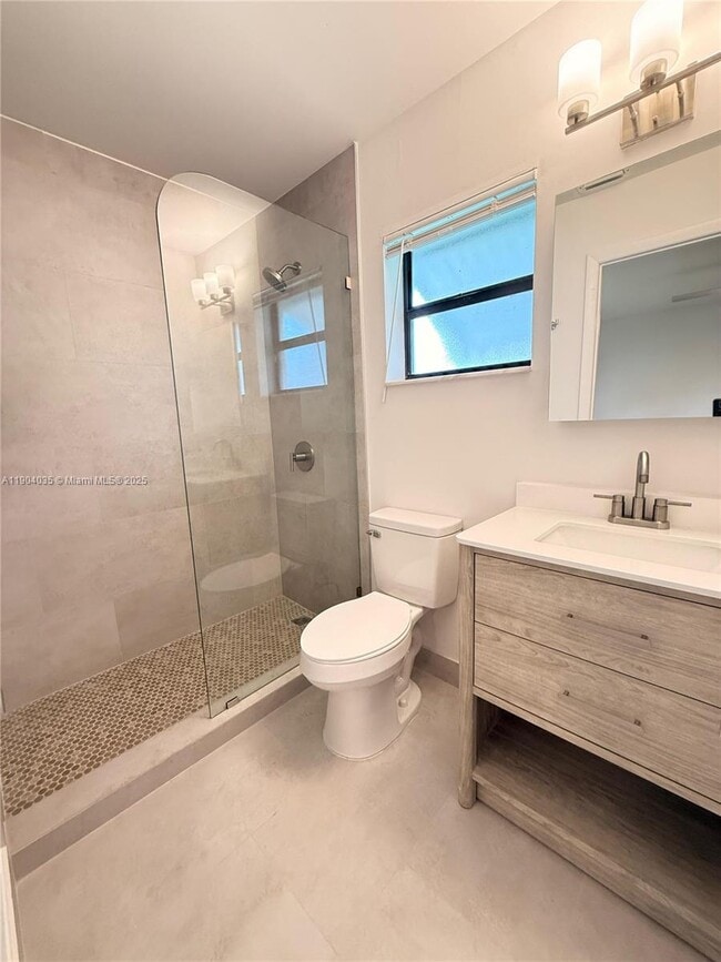 Building Photo - 236 NW 12th Ct