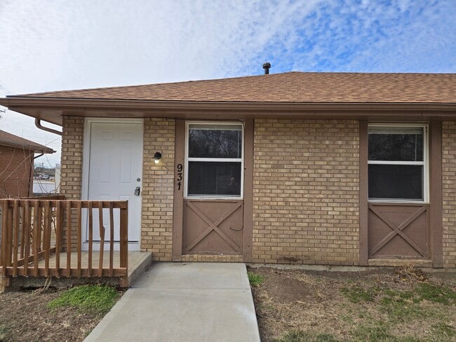 Building Photo - 931 SW Kingscross Rd