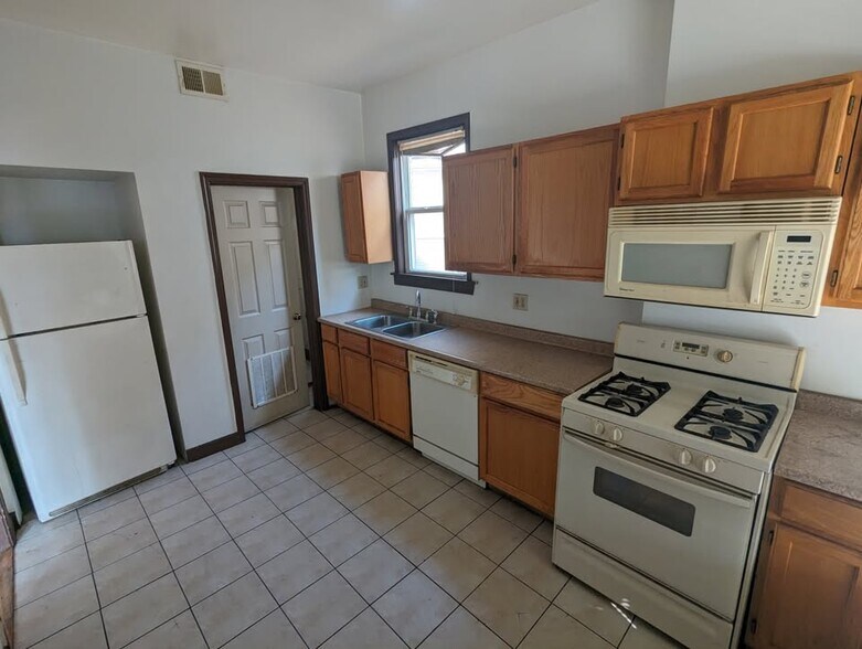 Building Photo - 6215 S Eberhart Ave