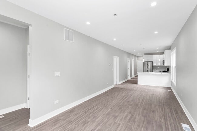 Building Photo - 1407 S 59th Ct