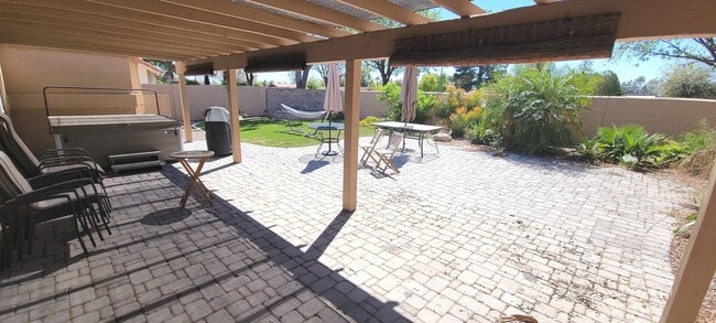 Building Photo - Arrowhead Ranch