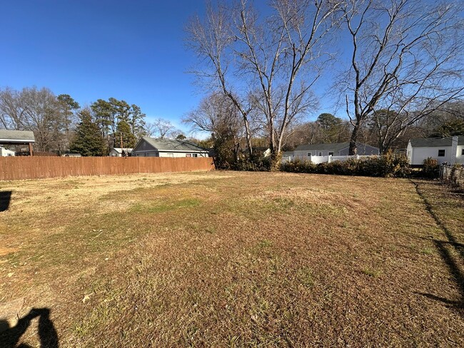 Building Photo - Adorable 3 bedroom 2 bath rancher in Chest...