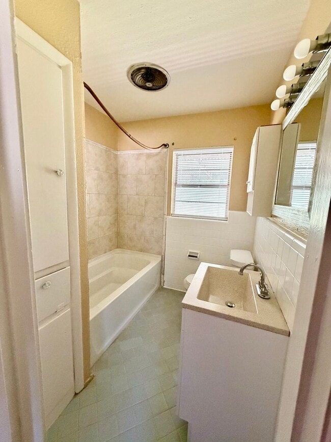 Building Photo - Move-In Ready in Shreveport - Anderson Island Subdivision - 3 br 1.5 ba home for lease