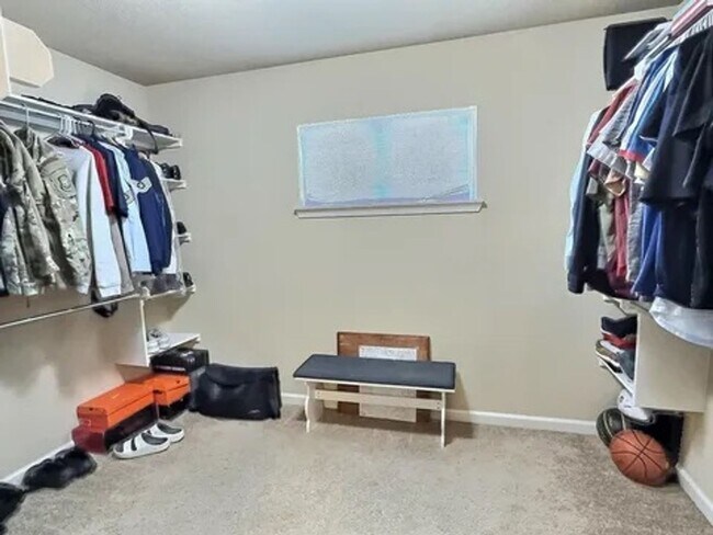 Building Photo - Great 3 Bedroom 2.5 Bathroom Cabot House