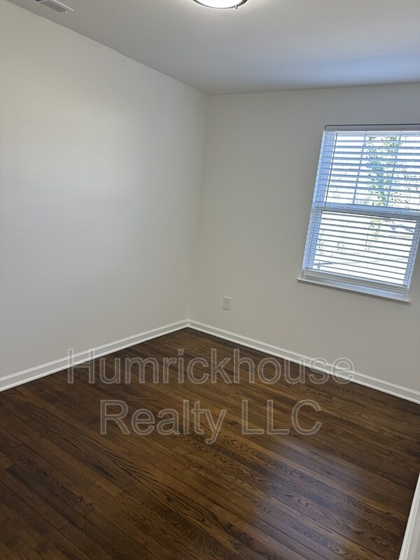 Building Photo - 1601 Grovewood Dr