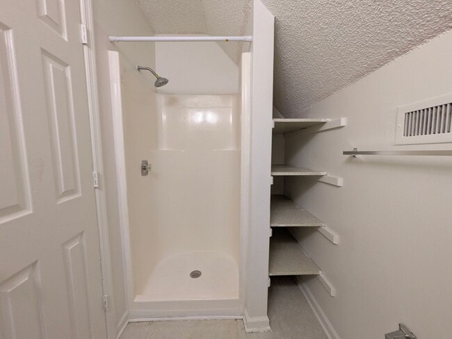 Building Photo - 1107 Quail Ct W