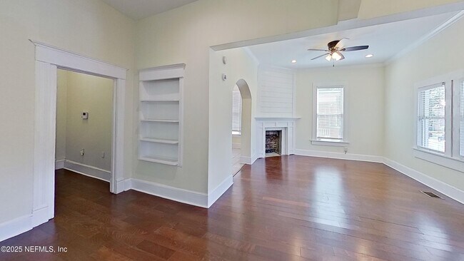 Building Photo - 343 7th St W