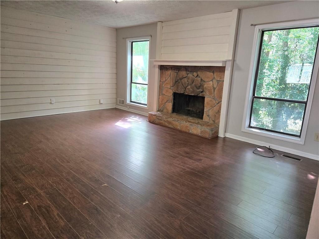 Building Photo - 2982 Hillwood Dr NW