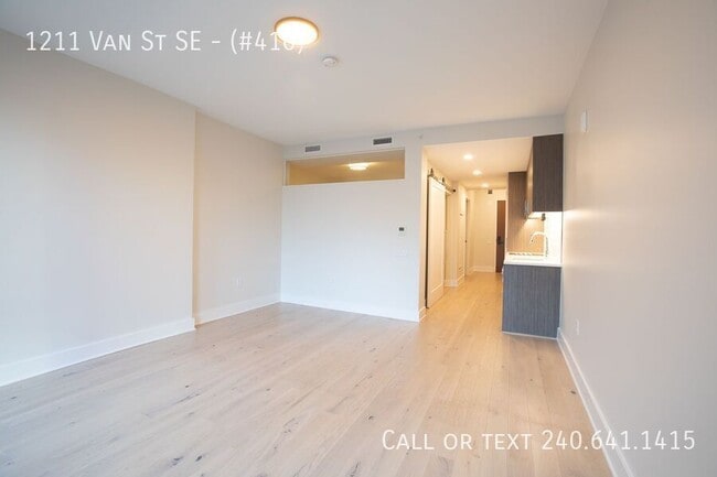 Building Photo - 1211 Van St SE