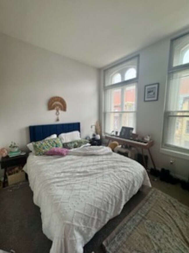 Building Photo - Welcome to Urban Elegance in the Heart of Historic Old City, Philadelphia