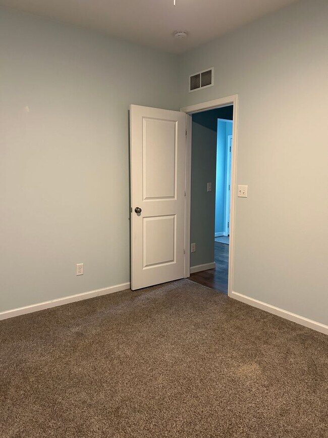 Building Photo - 2609 Beacon Point Ct
