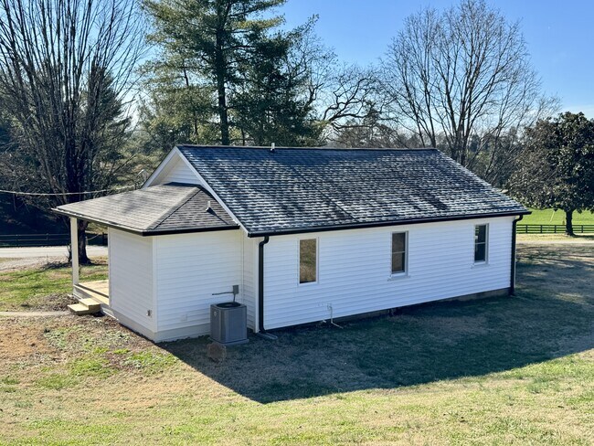 Building Photo - 6173 Unitia Rd