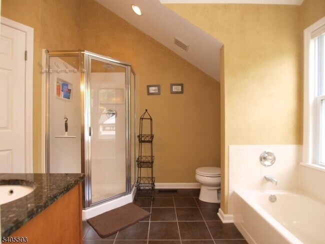 Building Photo - 8 Raritan Pointe