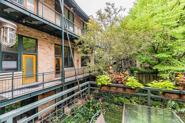 Building Photo - 601 Linden Pl