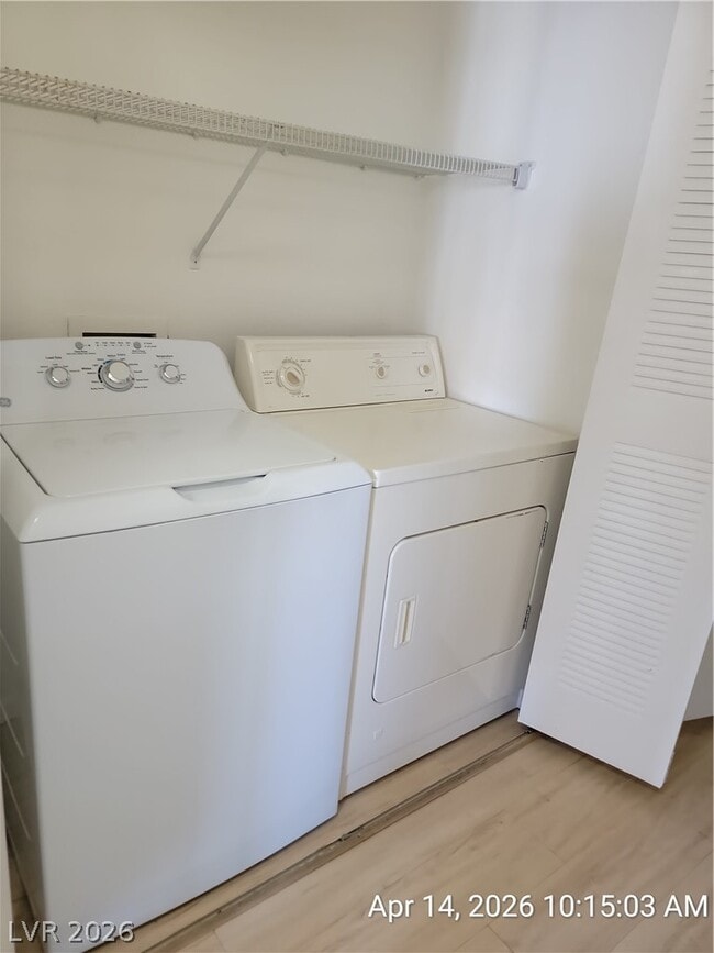 Building Photo - 5650 E Sahara Ave