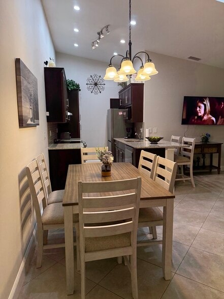 Building Photo - 5118 SW Courtyards Way