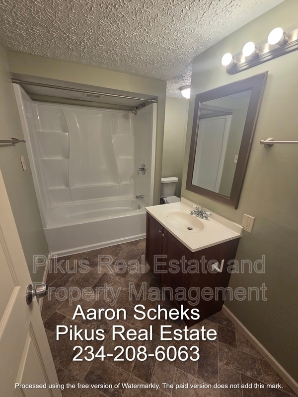 Building Photo - 1806 Flint Ave