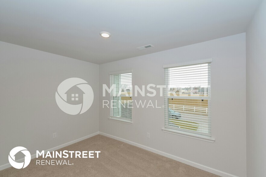 Building Photo - 2323 Curbow Dr