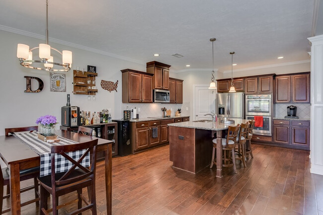 Building Photo - 4042 Ellington Dr