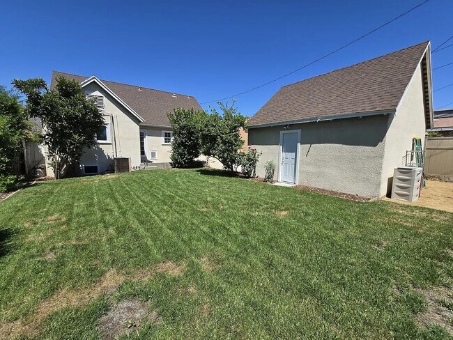 Building Photo - Charming Tudor Style 3 Bed 1.5 Bath PLUS Studio Guest House complete with kitchen and bath!