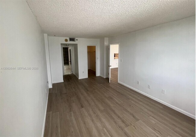 Building Photo - 1470 NE 123rd St