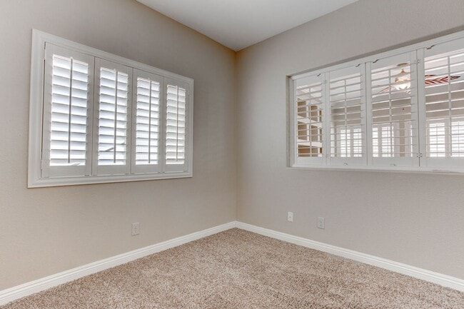 Building Photo - 809 Royal Birch Ln