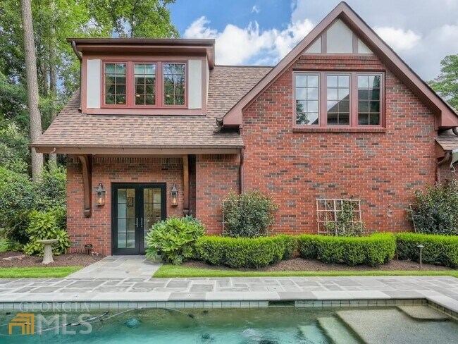 Building Photo - 3312 W Shadowlawn Ave NE