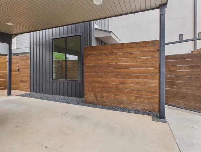 Building Photo - 4402 Mt Vernon Dr