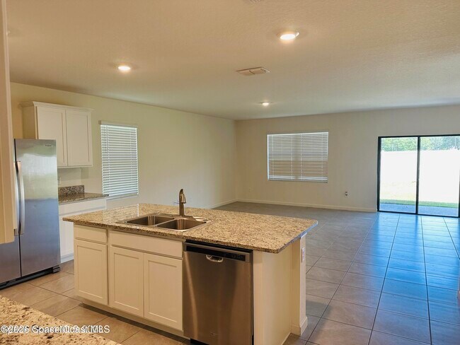 Building Photo - 519 Old Country SE Rd