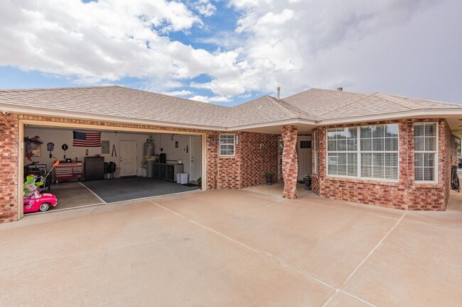 Building Photo - 3 bed 2 bath beautiful home!