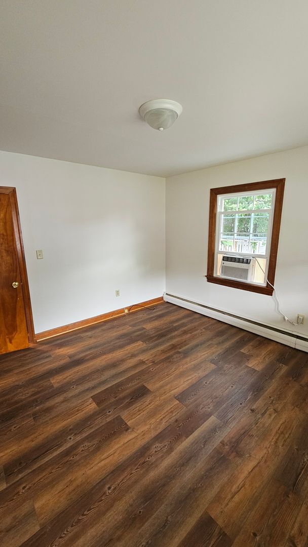 Building Photo - 3 Bedroom Single Family Home
