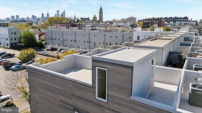 Building Photo - 120 W Oxford St