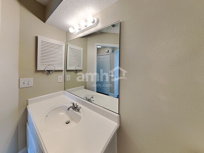 Building Photo - 10979 Mindanao Dr S