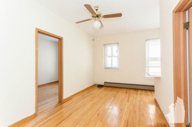 Building Photo - 1 bedroom in Chicago IL 60657