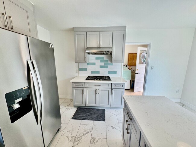 Building Photo - Remodeled 3Bed/2Bath Home in San Leandro –...