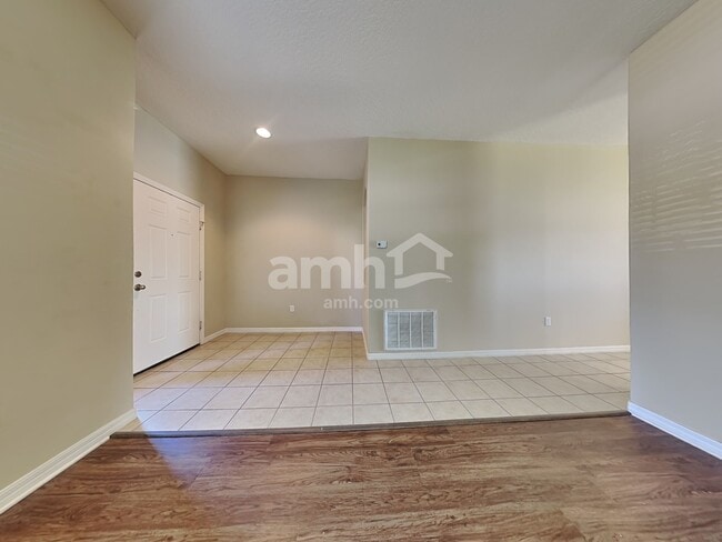 Building Photo - 12010 Fern Blossom Dr