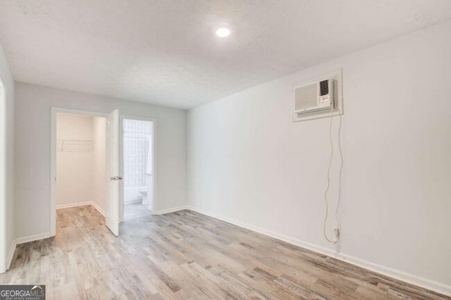 Building Photo - 2470 Stonegate Dr