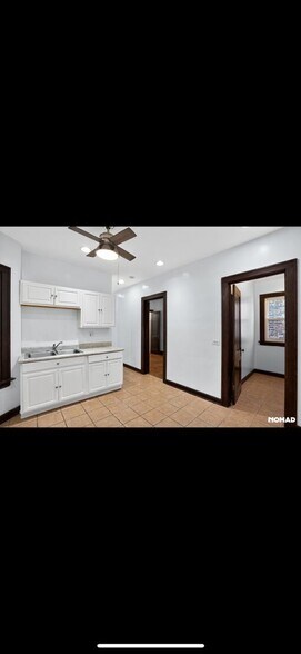 Building Photo - 2332 S Marshall Blvd